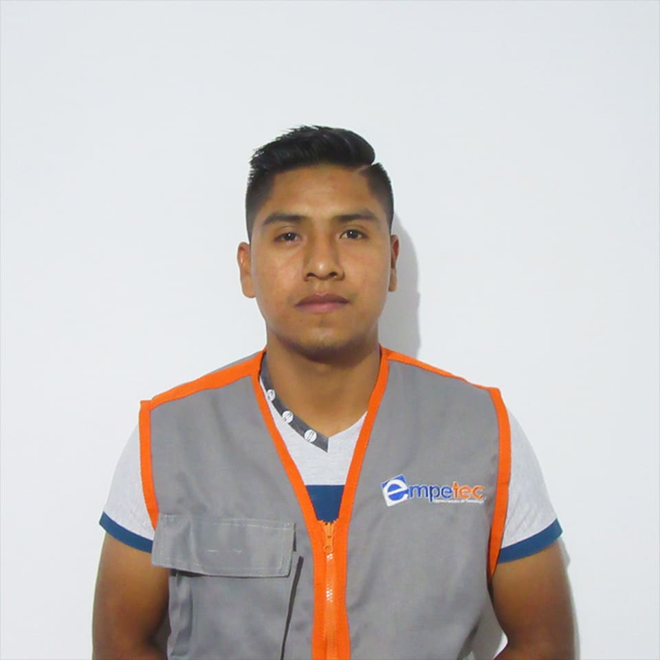Foto Asistente en Soporte Técnico