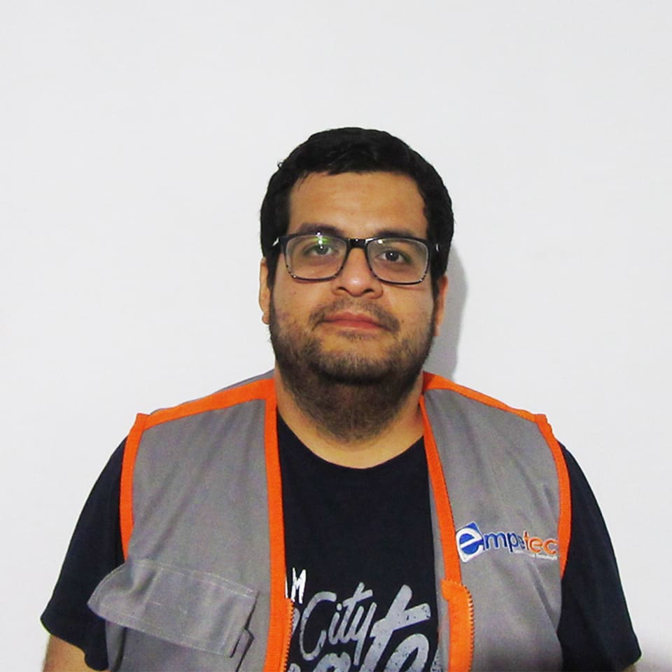 Foto Asistente en Soporte Técnico